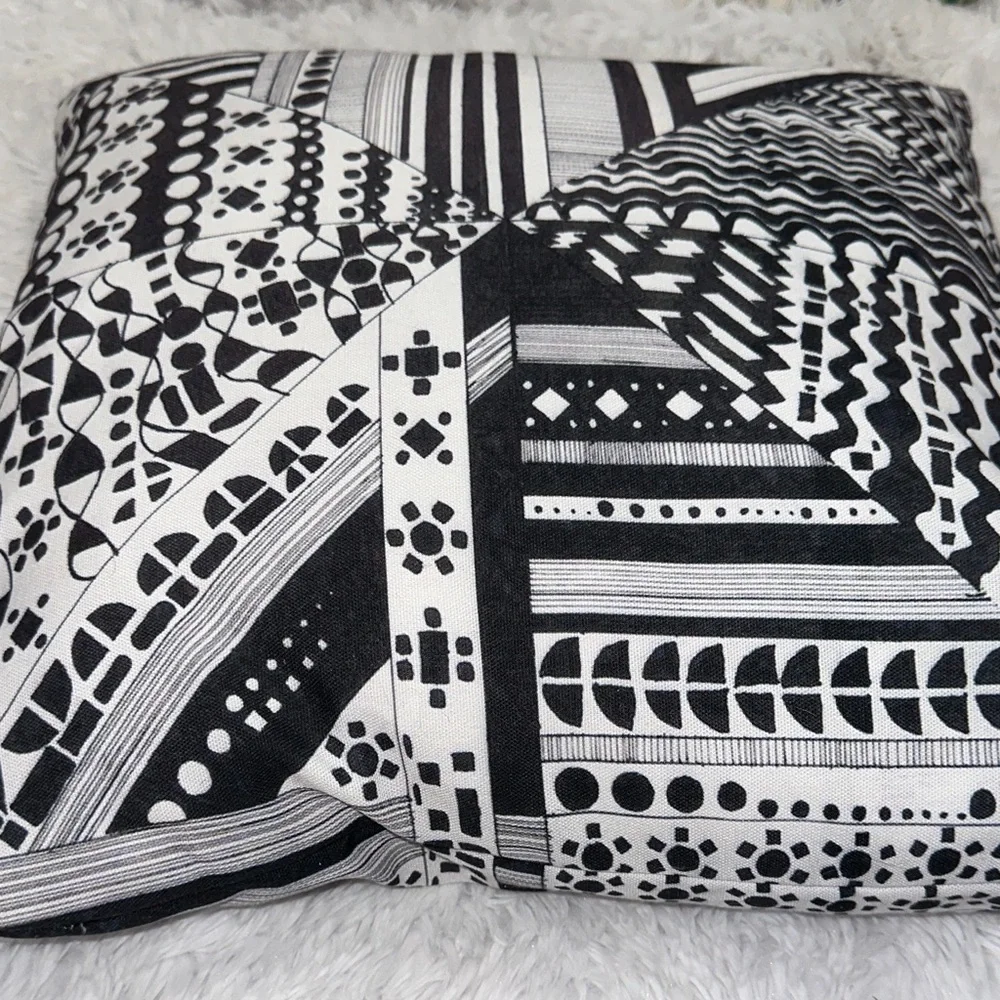 Geometric Black and White Accent Pillow‎ NWOT